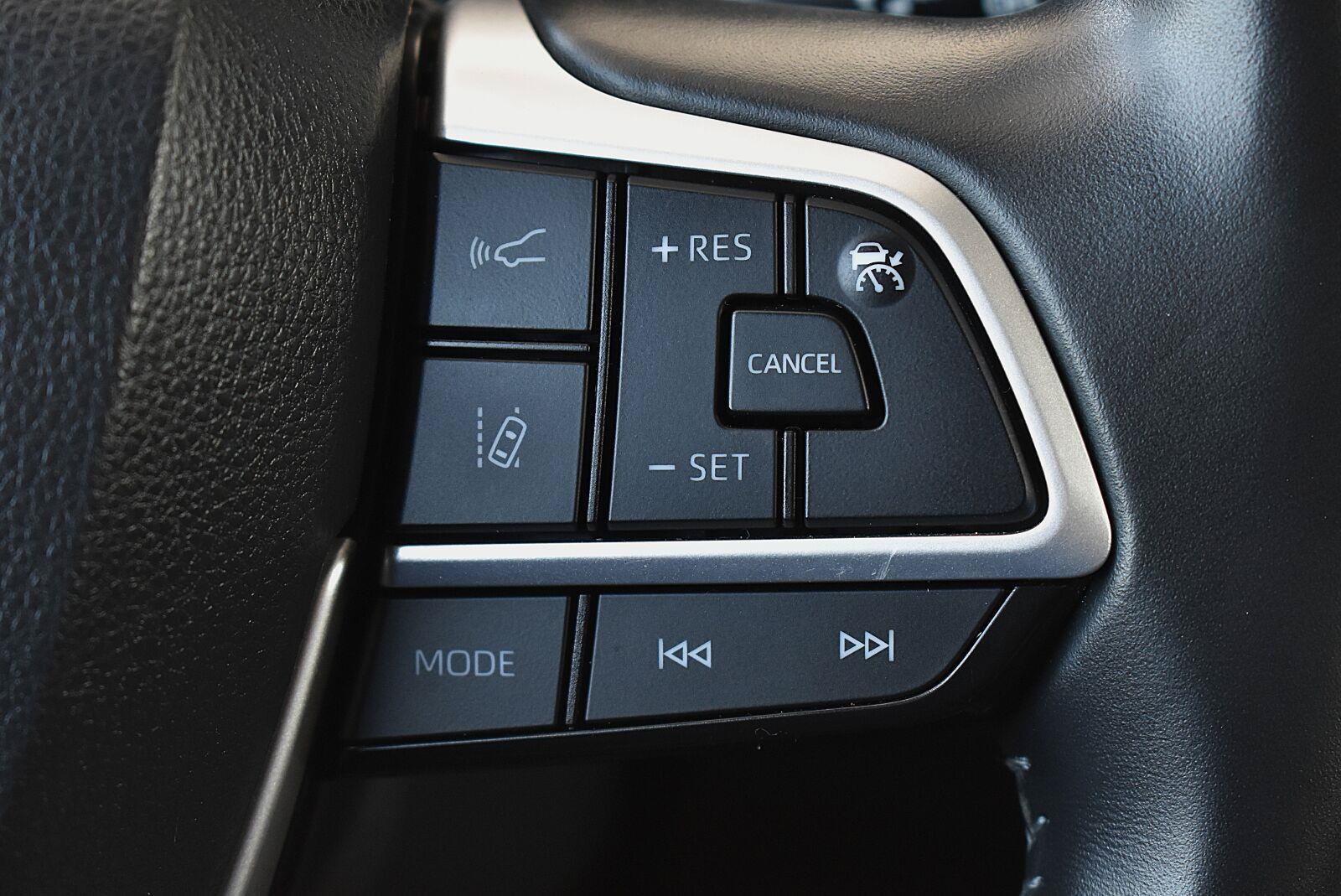 Used 2024 Toyota Highlander LE AWD/4WD image 8