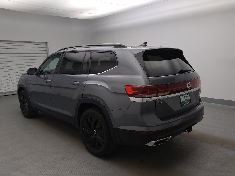 Used 2024 Volkswagen Atlas SE w/ Panoramic Sunroof Package FWD image 5