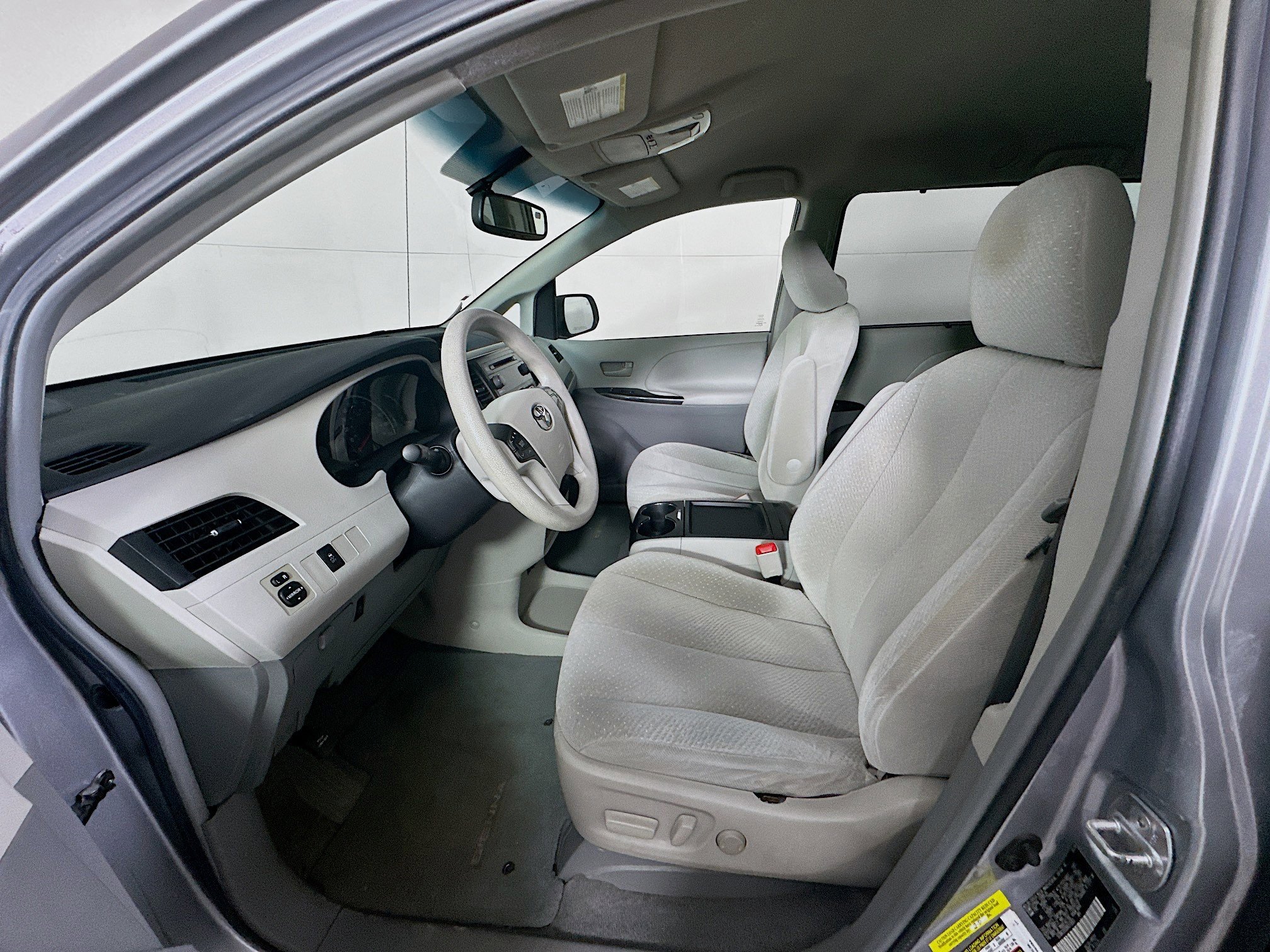 Used 2011 Toyota Sienna LE image 13