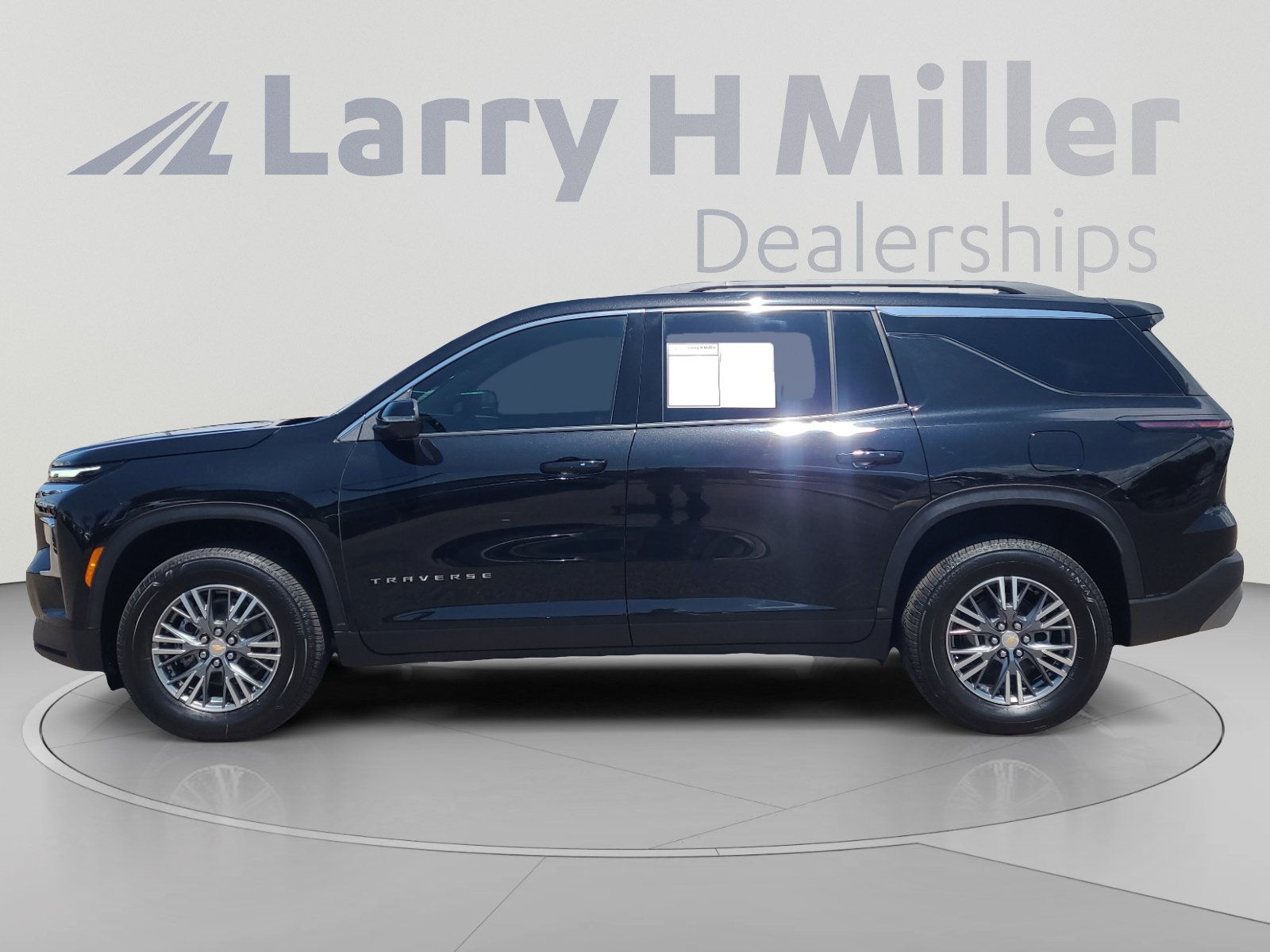 Used 2026 Chevrolet Traverse LT w/ Driver Confidence Package AWD/4WD image 2
