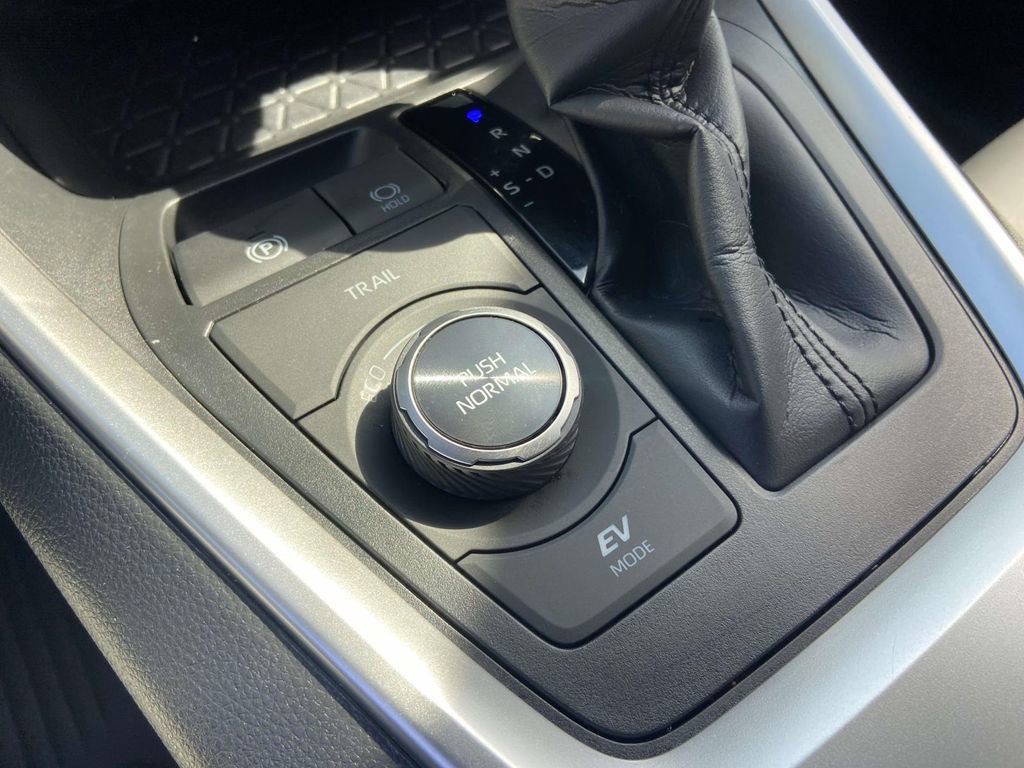 Used 2025 Toyota RAV4 XSE AWD/4WD image 28