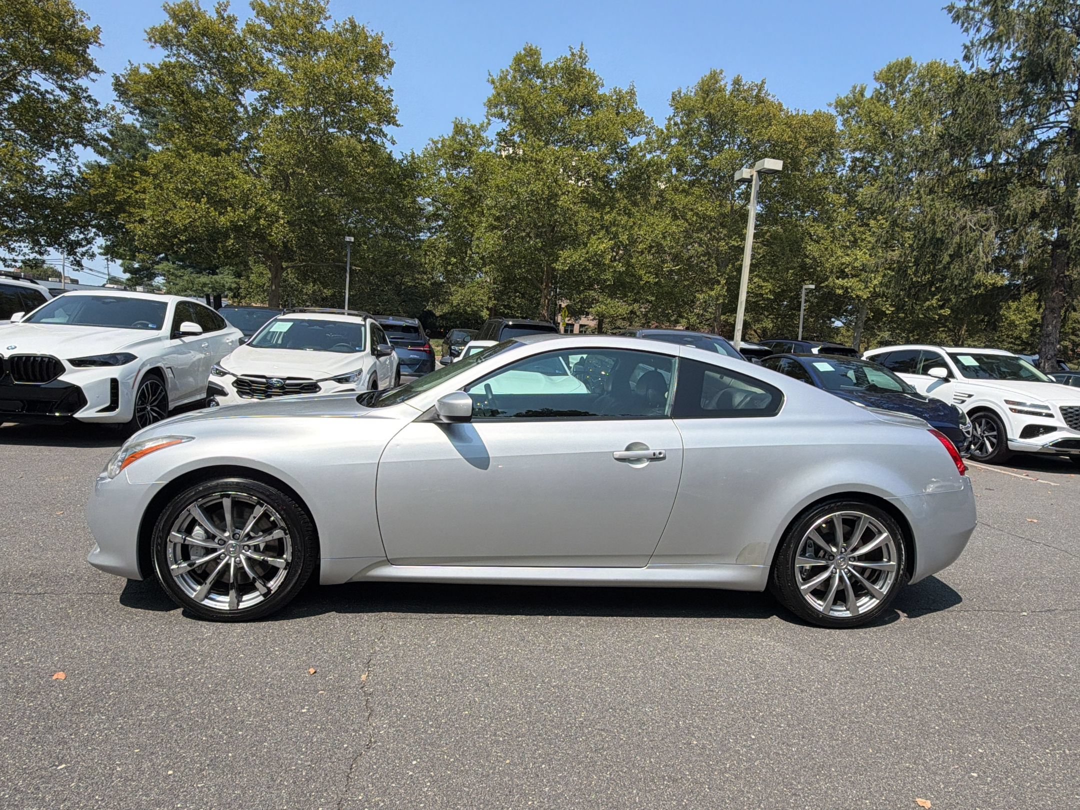 Used 2010 INFINITI G37 Journey w/ Premium Pkg RWD image 2