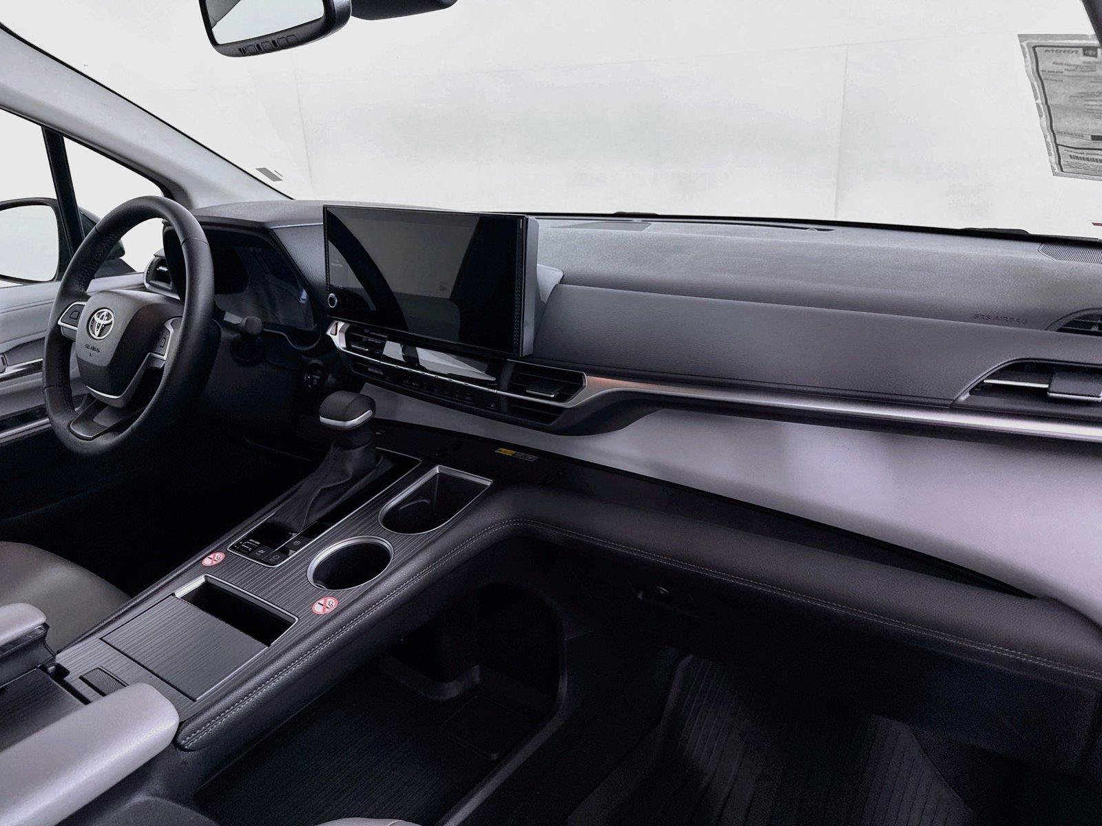 Certified 2026 Toyota Sienna XLE FWD image 45
