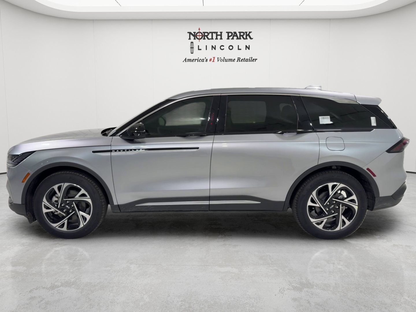 New 2026 Lincoln Nautilus Premier AWD/4WD image 2
