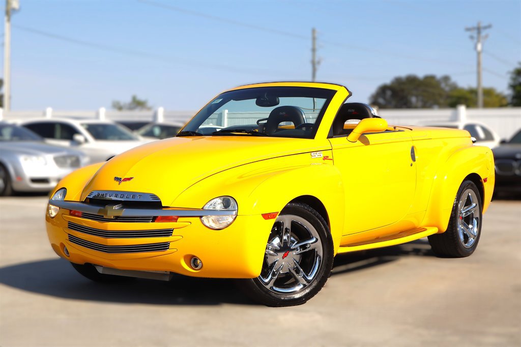 Used 2003 Chevrolet SSR w/ Preferred Equipment Group RWD image 3