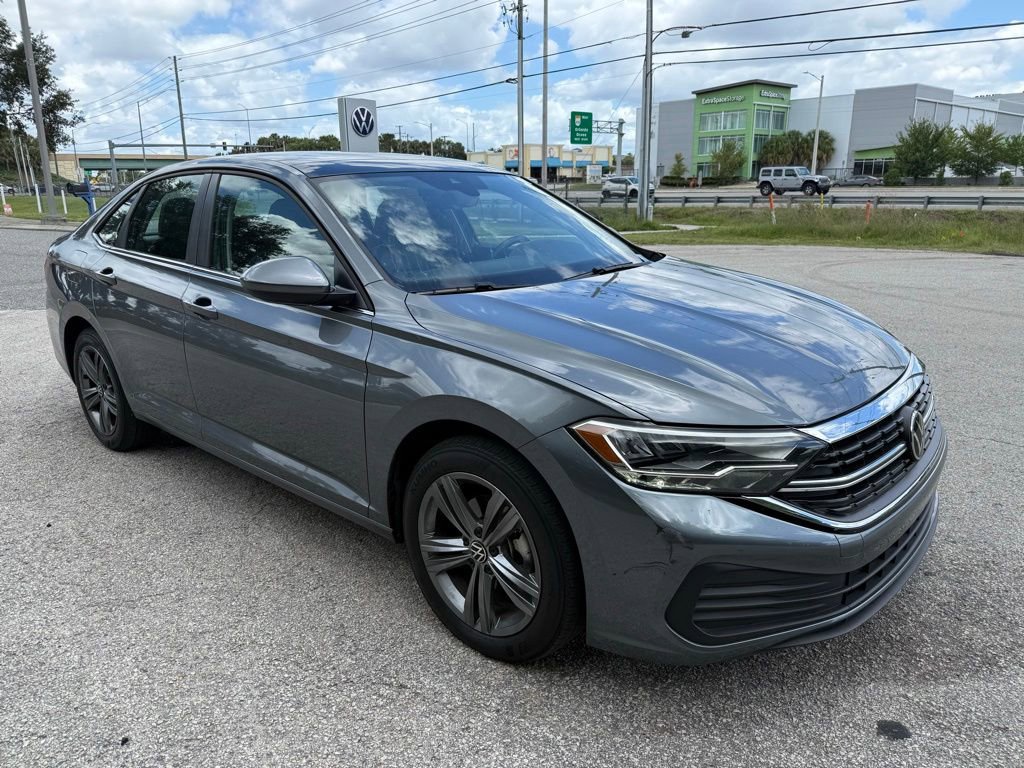 Used 2024 Volkswagen Jetta SE w/ Panoramic Sunroof Package FWD image 3