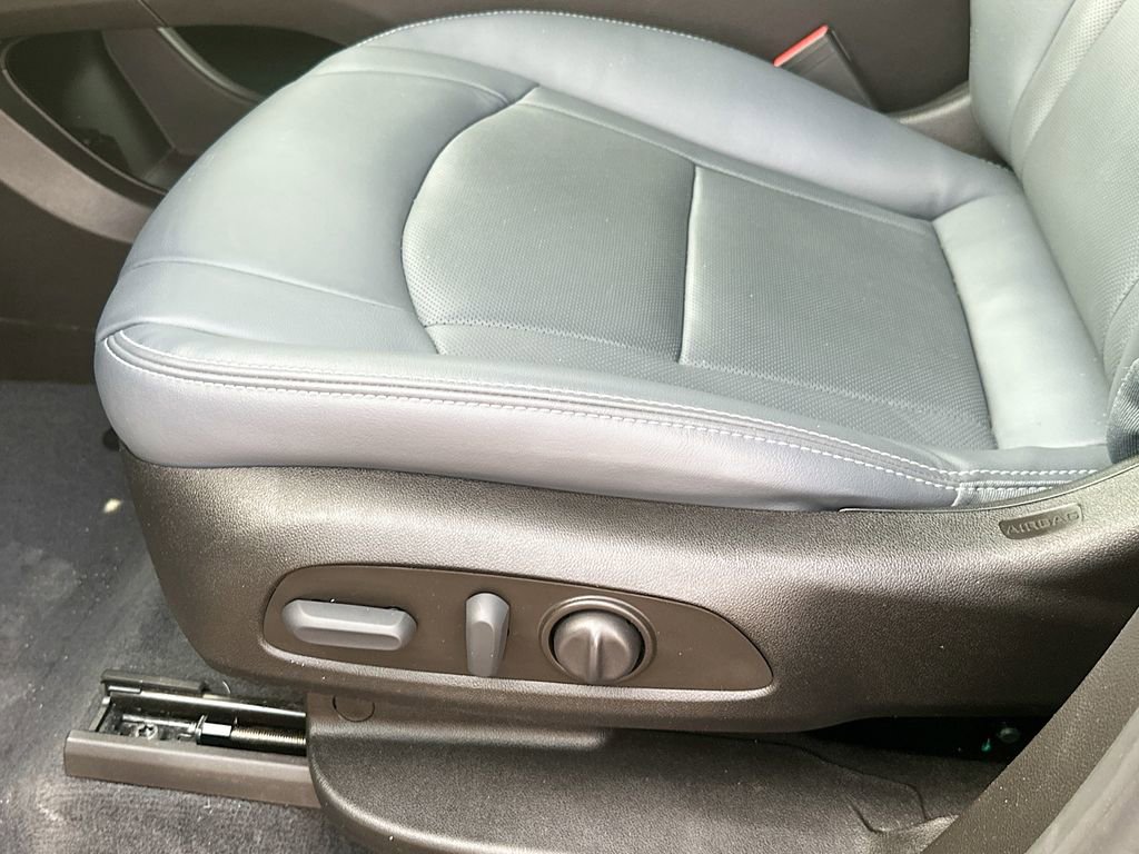 Used 2023 Buick Enclave Essence w/ Sport Touring Edition image 9