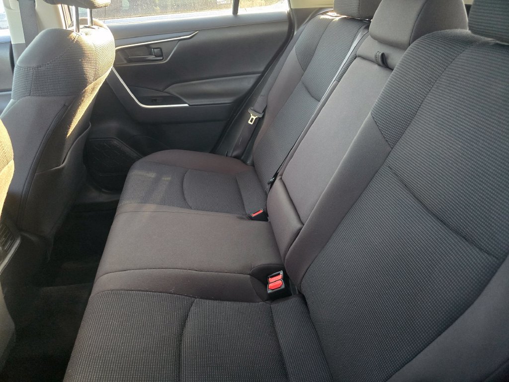 Used 2022 Toyota RAV4 LE AWD/4WD image 23