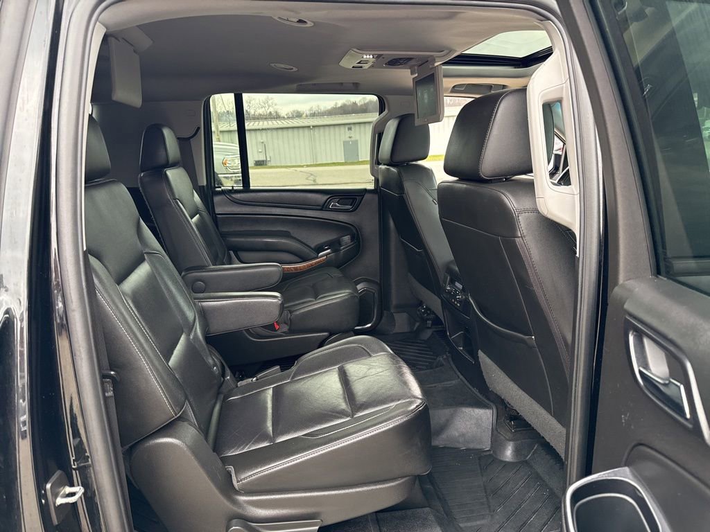 Used 2018 Chevrolet Suburban Premier AWD/4WD image 17