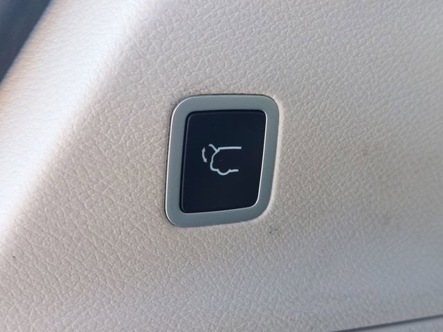 Used 2023 Chrysler Pacifica Touring-L image 33