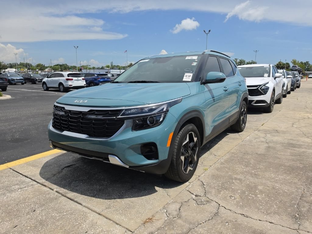 Certified 2025 Kia Seltos EX w/ EX Sunroof Package FWD image 5