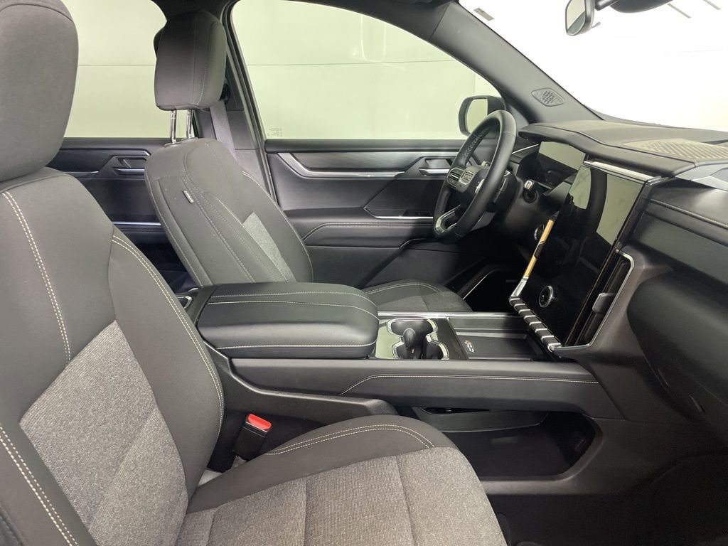 Used 2025 GMC Acadia Elevation image 11