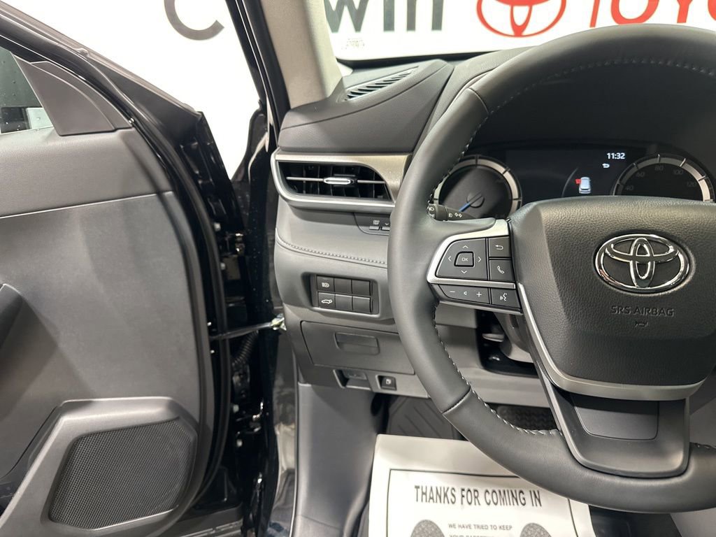 New 2026 Toyota Highlander XLE image 26