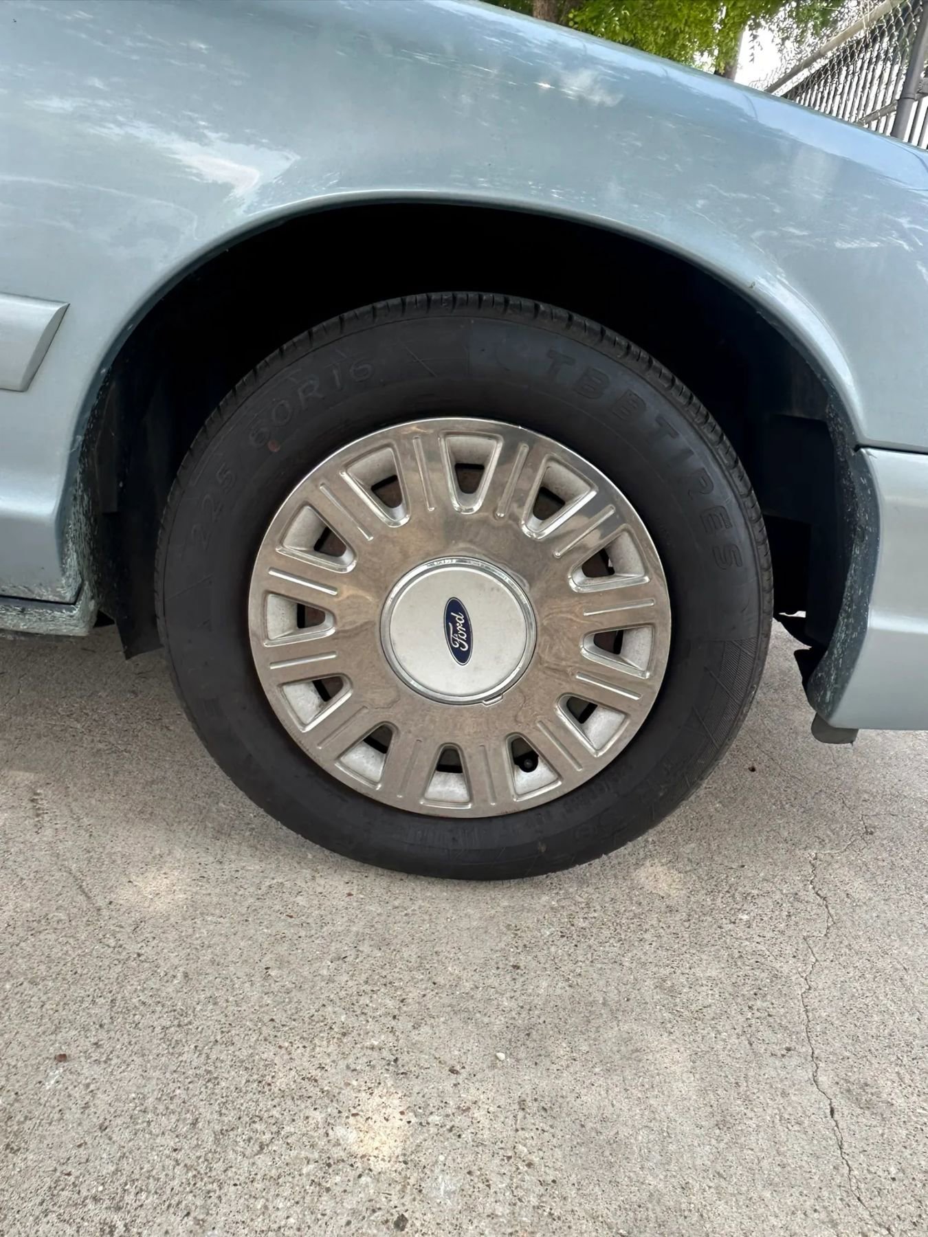 Used 2005 Ford Crown Victoria RWD image 13