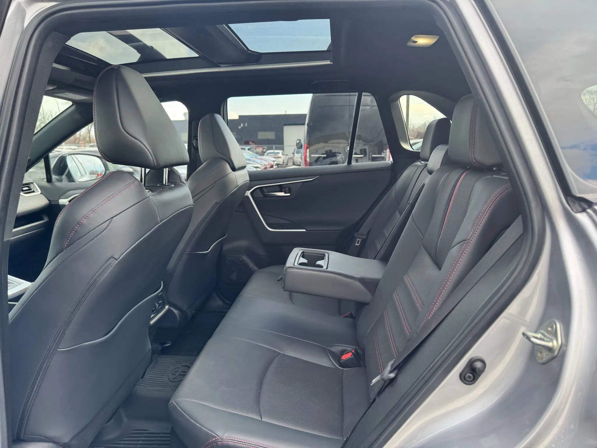 Used 2025 Toyota RAV4 XSE w/ Premium Package image 18