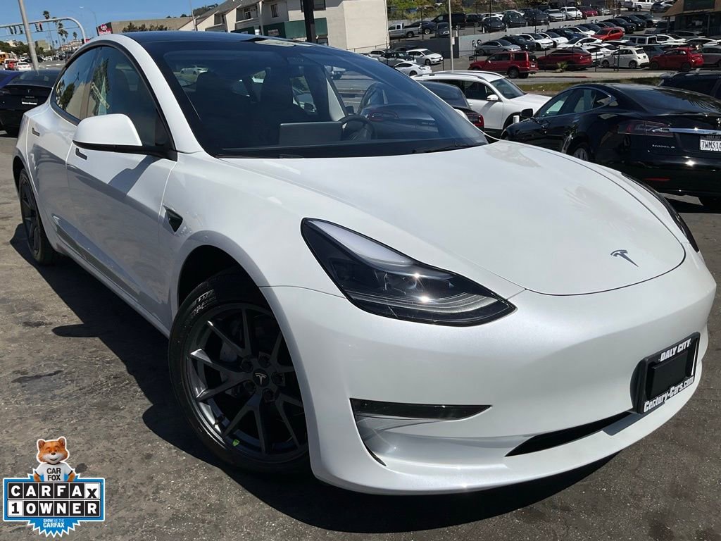 Used 2023 Tesla Model 3 Standard Range image 1