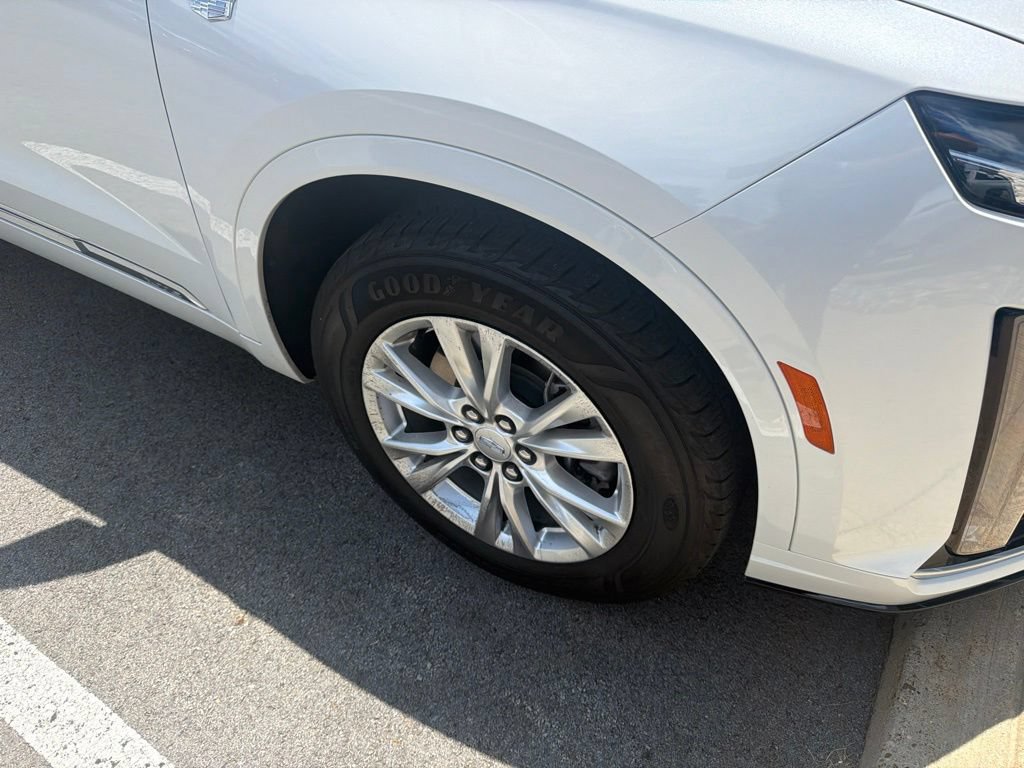 Used 2021 Cadillac XT6 Luxury AWD/4WD image 2