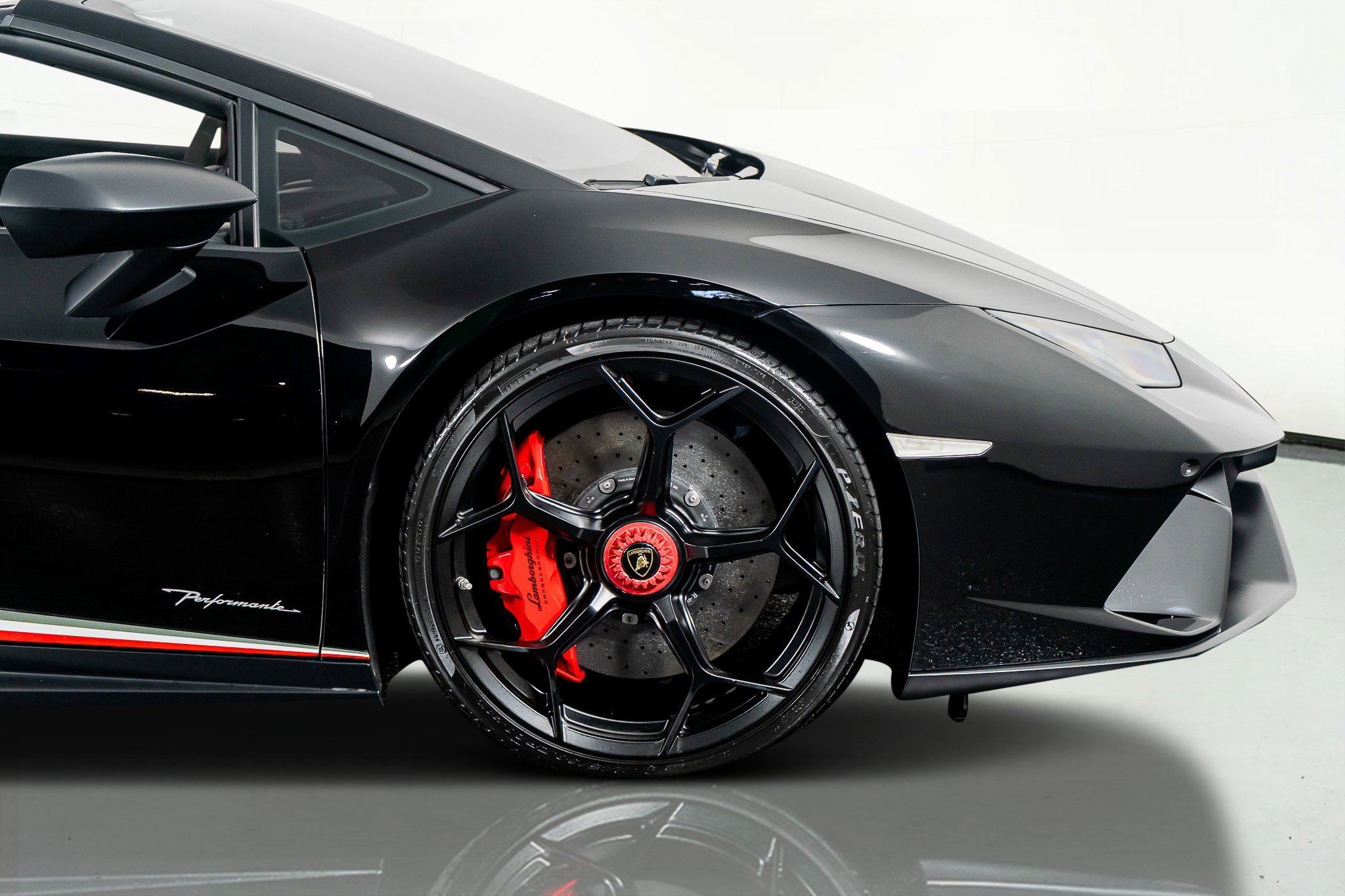 Used 2018 Lamborghini Huracan Performante image 7