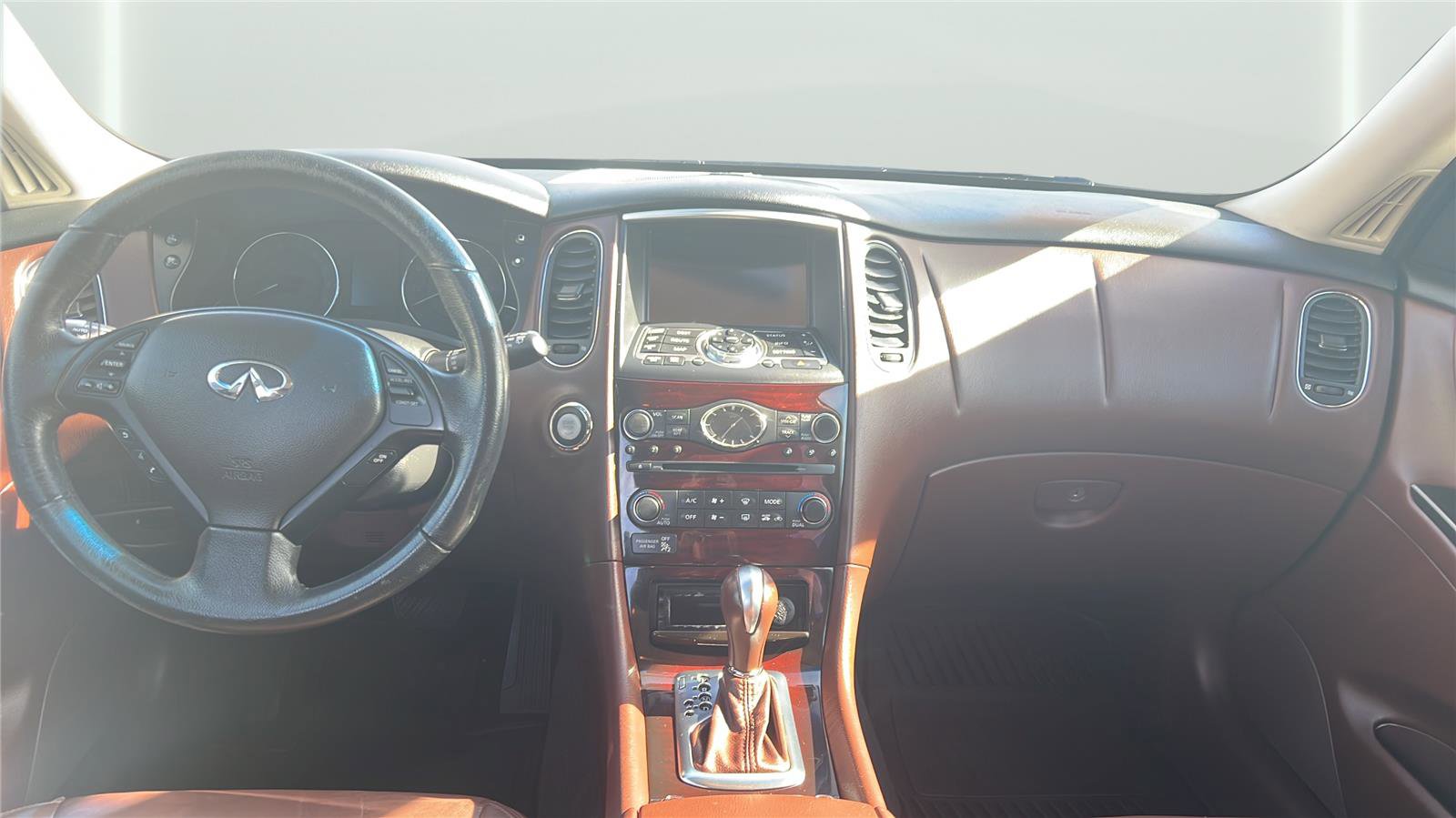 Used 2014 INFINITI QX50 Journey w/ Premium Package image 9