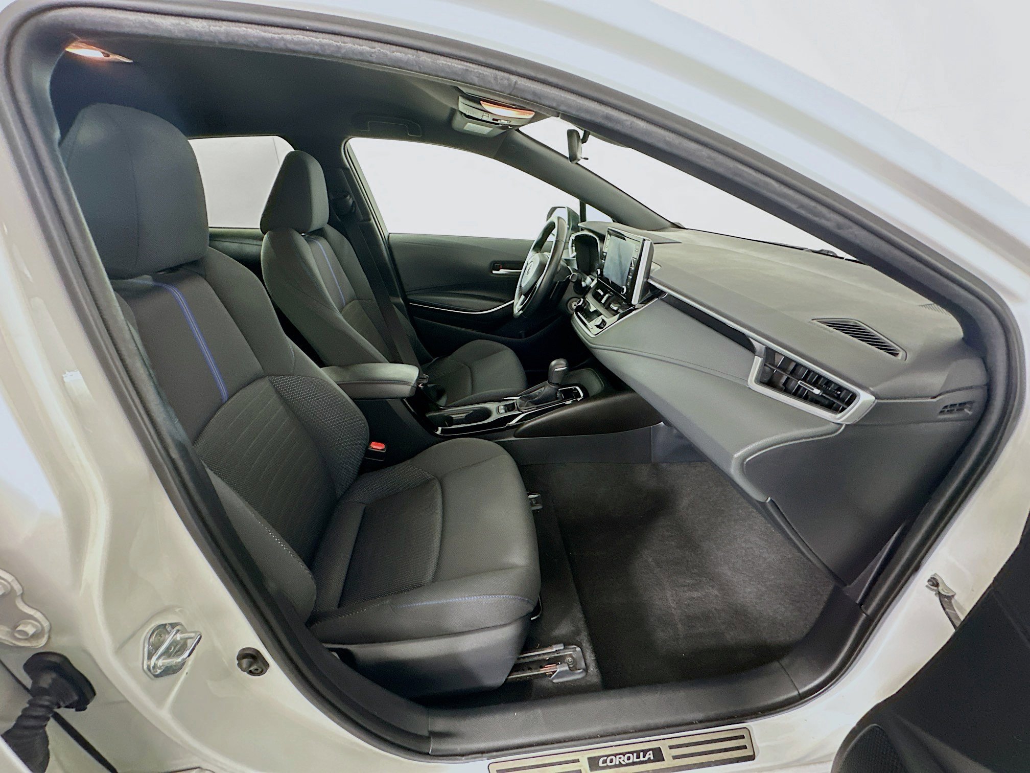 Used 2020 Toyota Corolla SE image 28