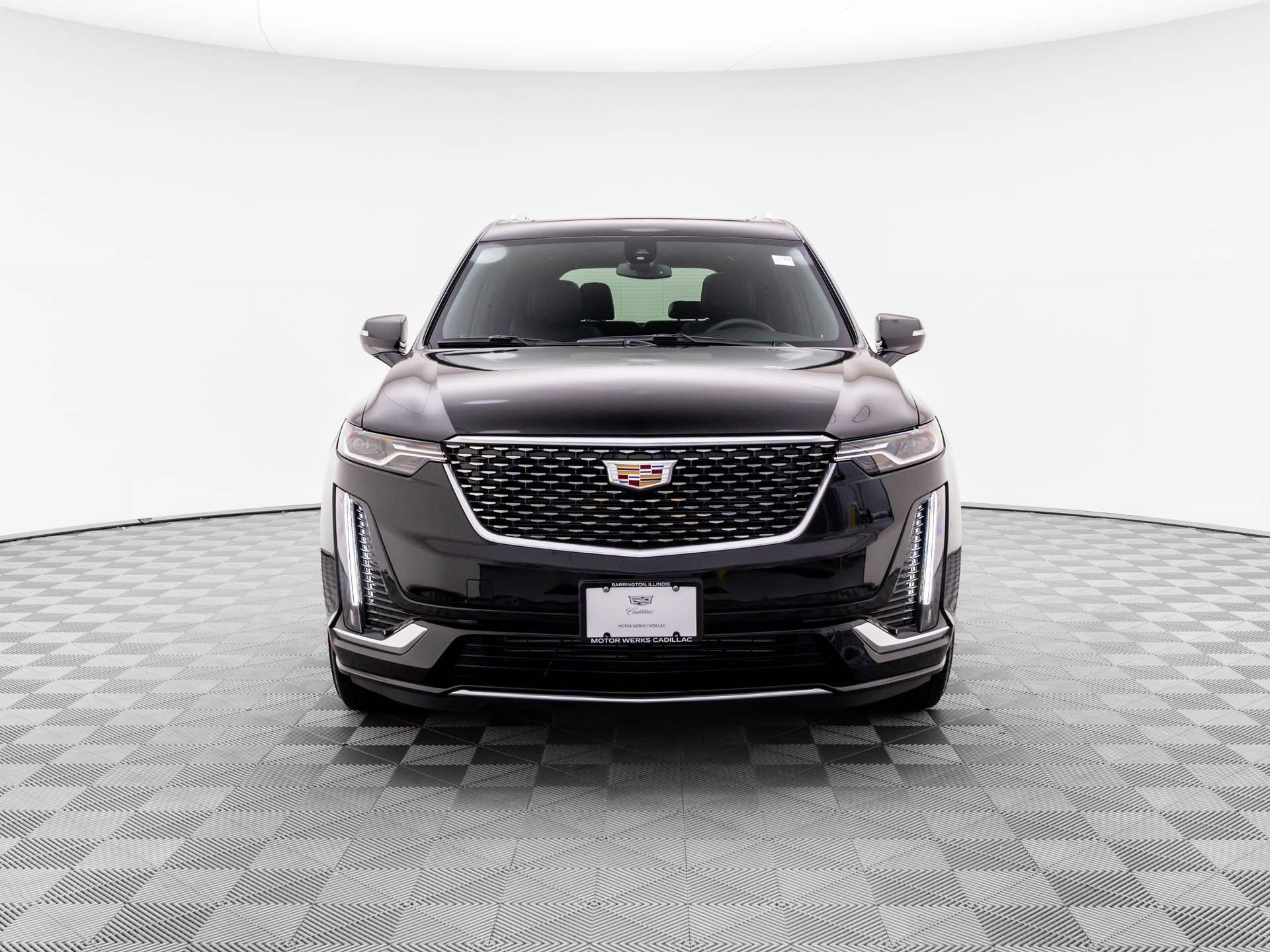 New 2025 Cadillac XT6 Luxury image 2
