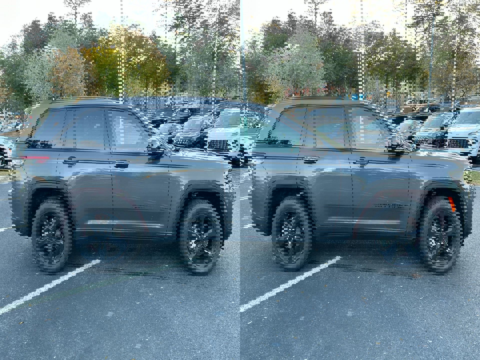 Used 2025 Jeep Grand Cherokee Limited image 10