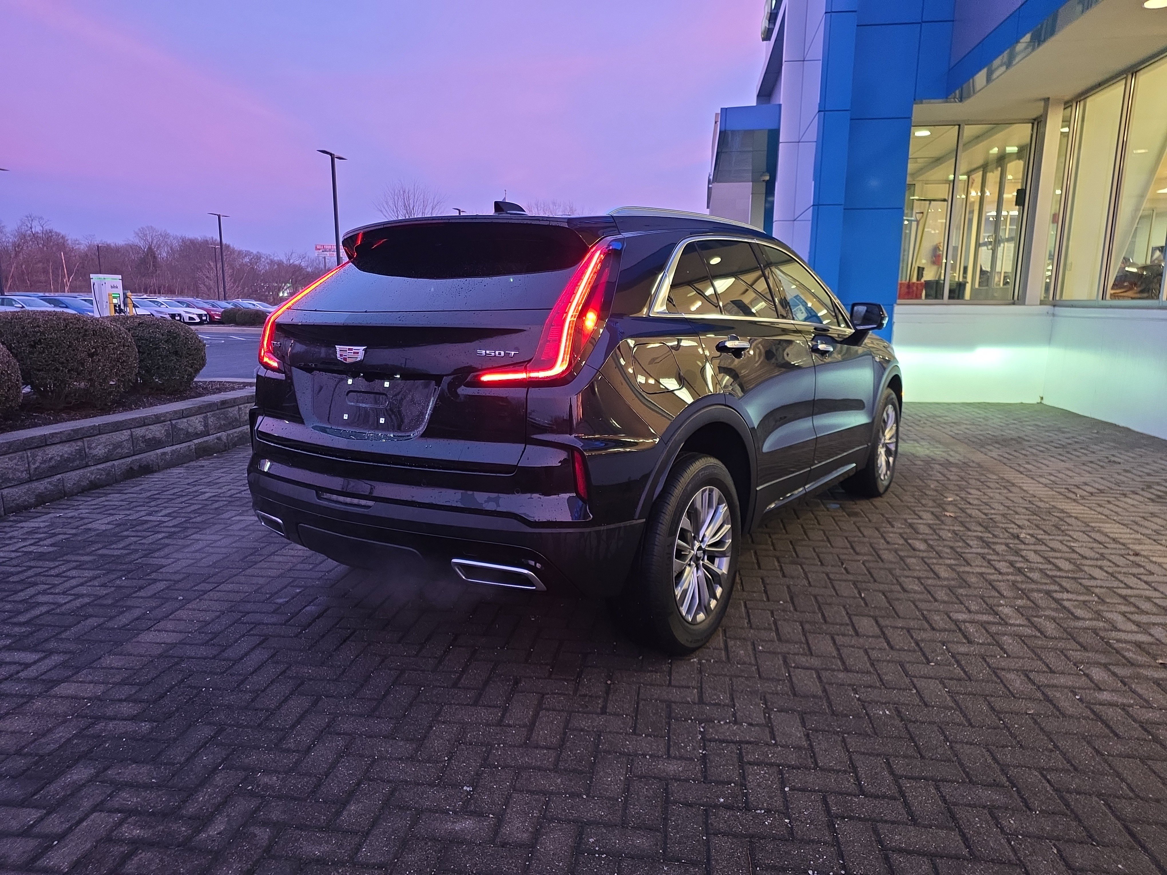 Used 2025 Cadillac XT4 Premium Luxury image 5