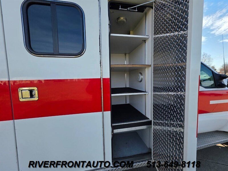 Used 2001 Ford F350 4x4 Regular Cab DRW Super Duty image 24