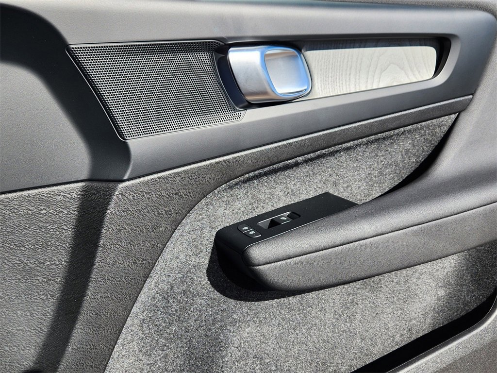 New 2026 Volvo XC40 B5 Plus w/ Protection Package Premier image 20