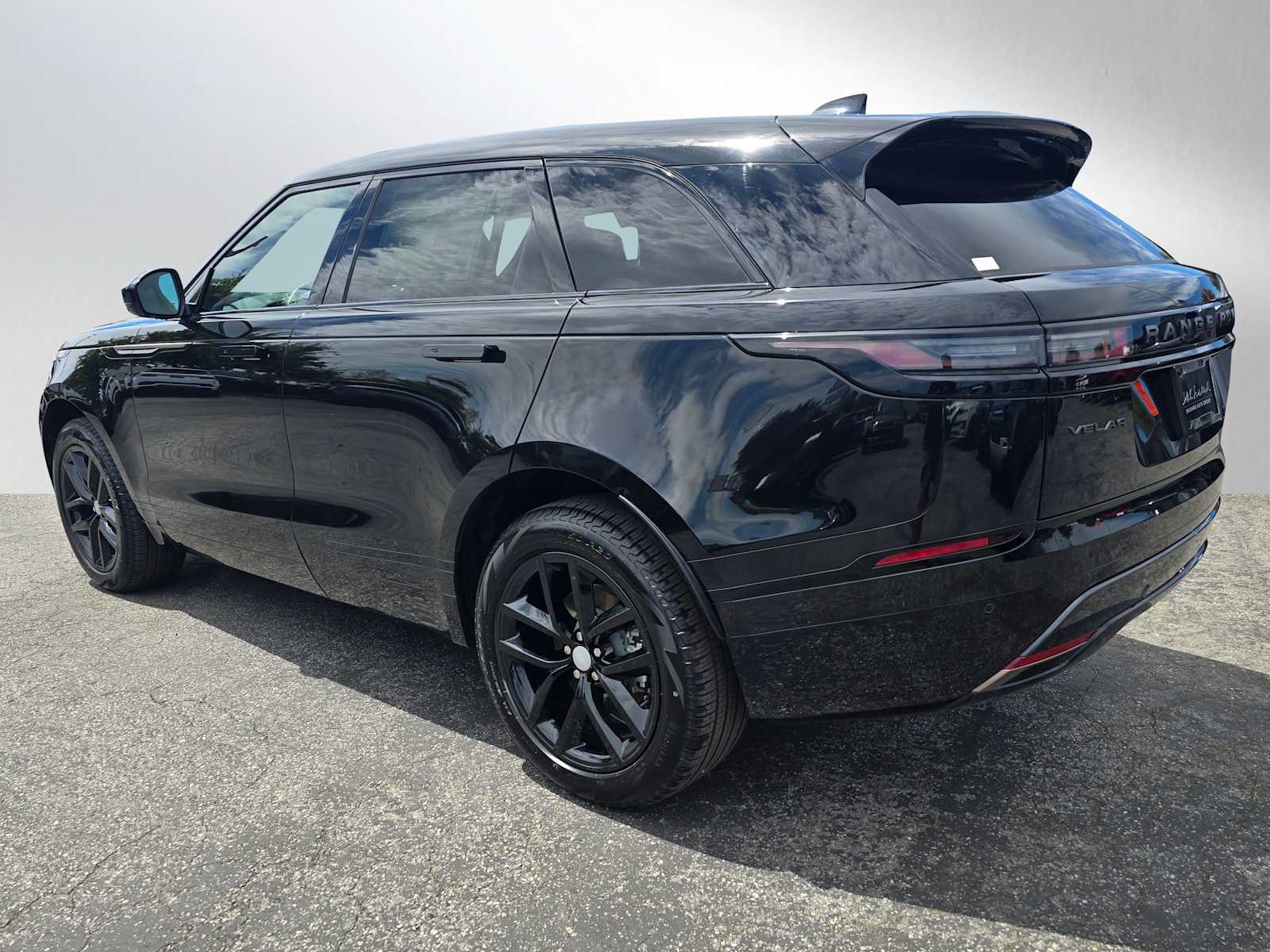 Used 2025 Land Rover Range Rover Velar Dynamic SE AWD/4WD image 3