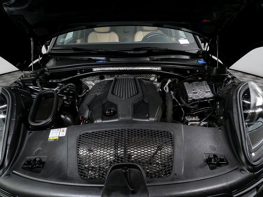 Certified 2023 Porsche Macan Turbo AWD/4WD image 35