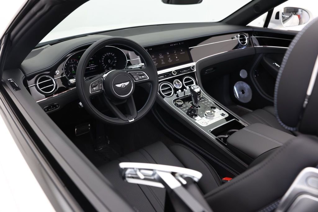 Used 2025 Bentley Continental GTC image 29