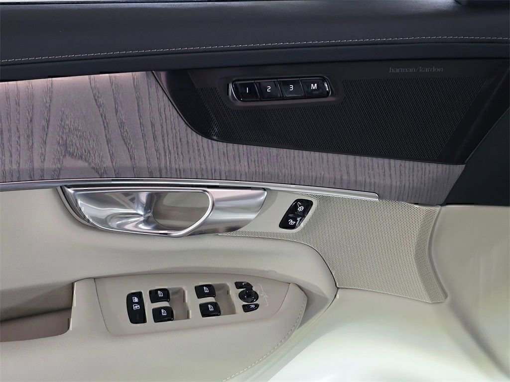 New 2026 Volvo XC90 B6 Ultra w/ Protection Package image 22