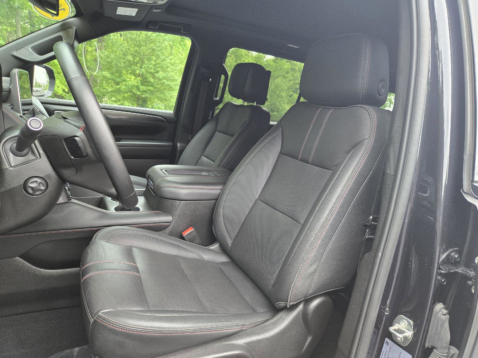 Used 2023 Chevrolet Suburban RST w/ Luxury Package AWD/4WD image 13