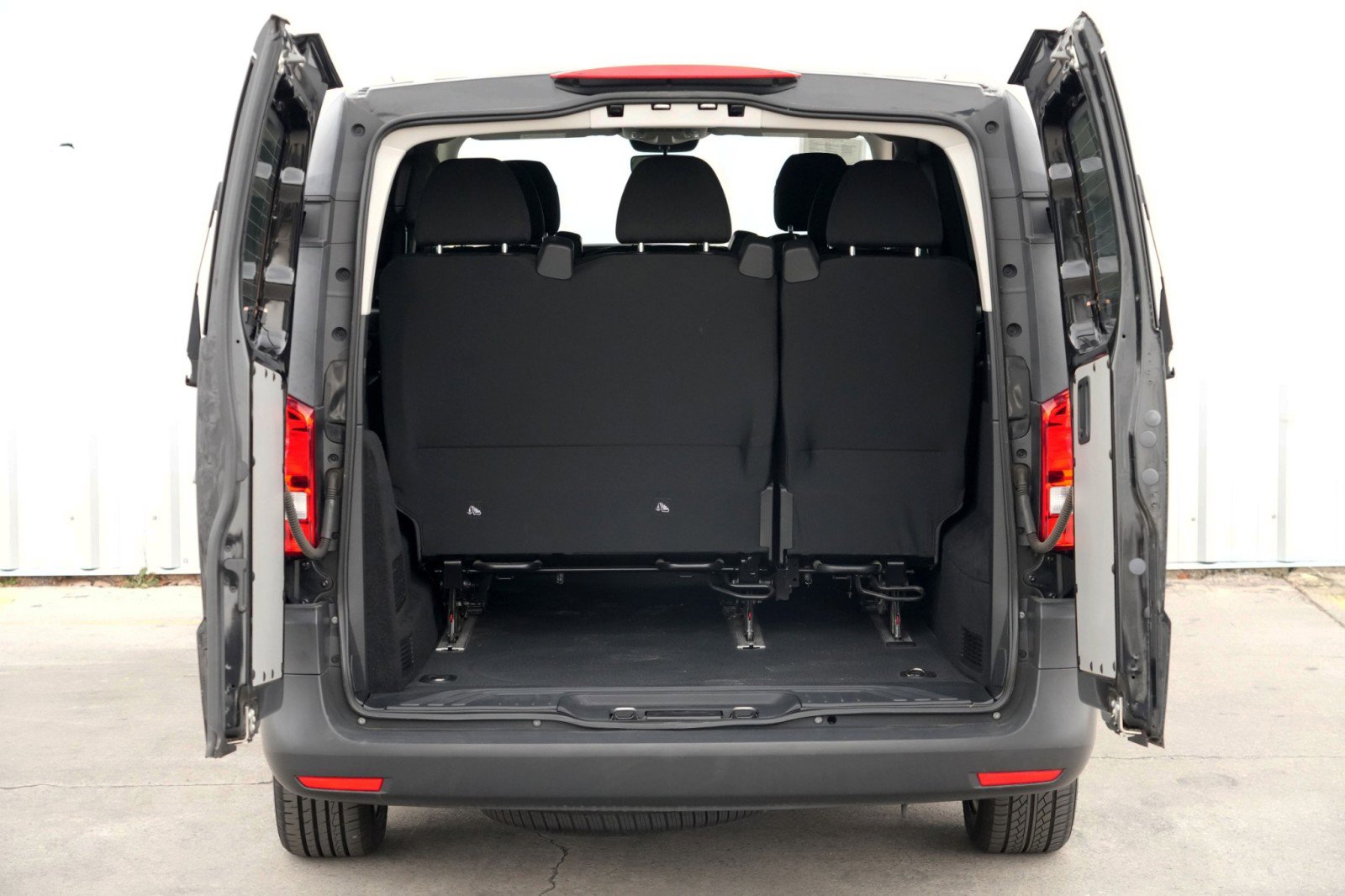 Used 2019 Mercedes-Benz Metris Passenger image 9