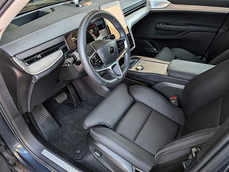 Used 2025 Volvo EX90 Ultra AWD/4WD image 2