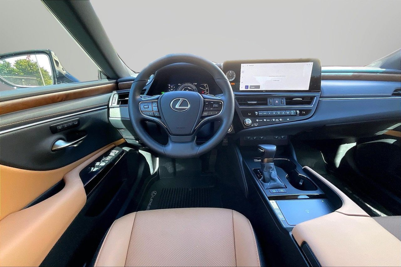 Used 2025 Lexus ES 300h w/ Premium Package FWD image 11