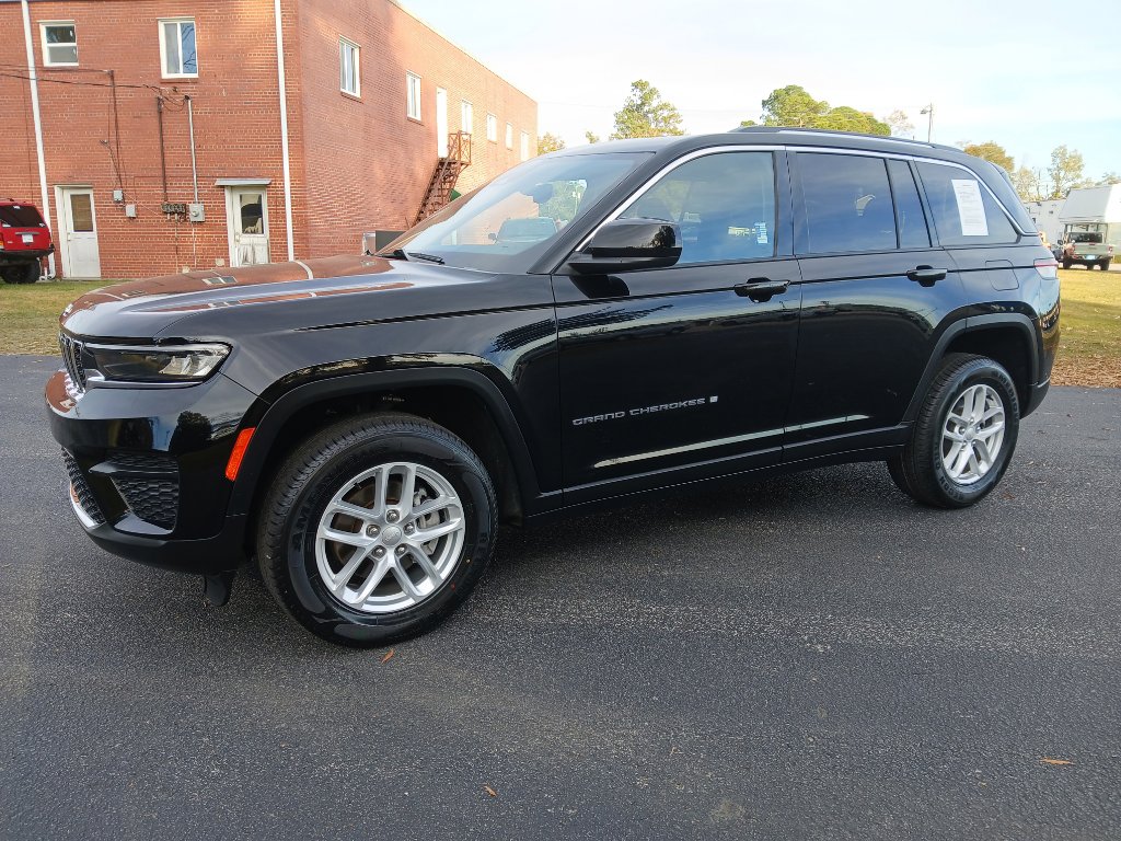 Certified 2023 Jeep Grand Cherokee Laredo X image 12