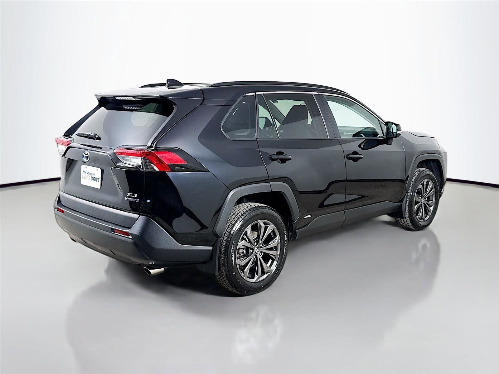 Used 2024 Toyota RAV4 XLE Premium w/ Weather Package AWD/4WD image 9