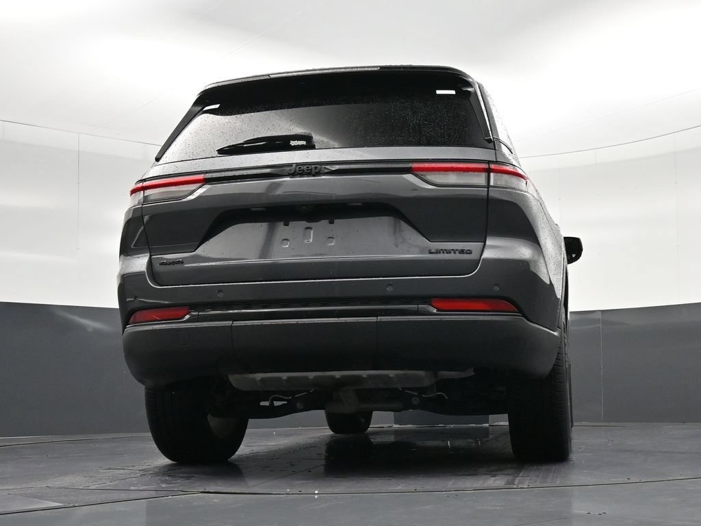 Used 2024 Jeep Grand Cherokee Limited w/ Black Appearance Package AWD/4WD image 32
