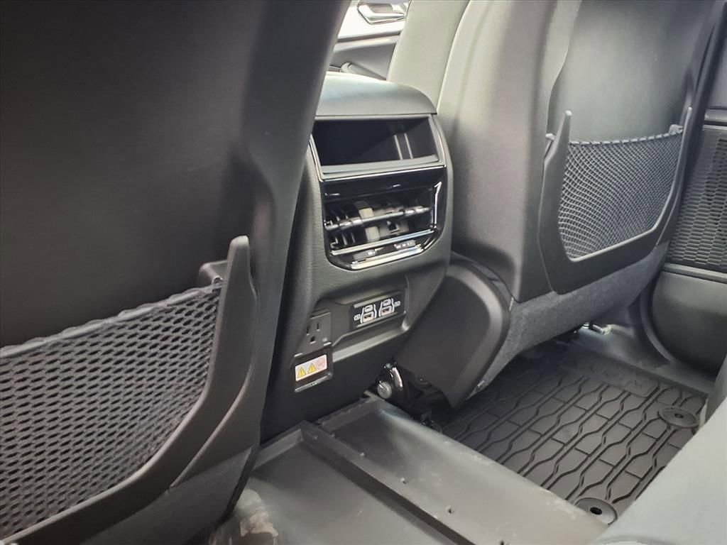 New 2025 Jeep Grand Cherokee Laredo w/ Luxury Tech Group I AWD/4WD image 24