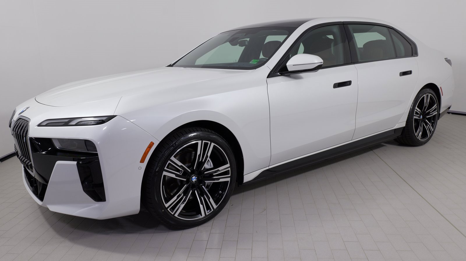 Used 2023 BMW i7 xDrive60 image 3