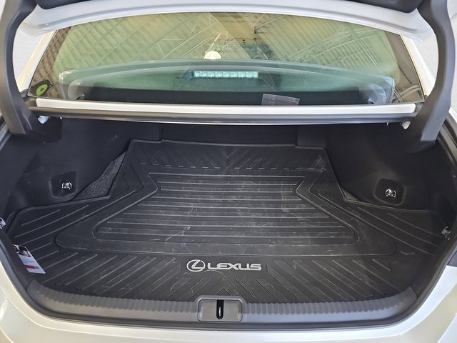 Certified 2025 Lexus ES 300h Ultra Luxury w/ Accessory Package (Z2) image 12