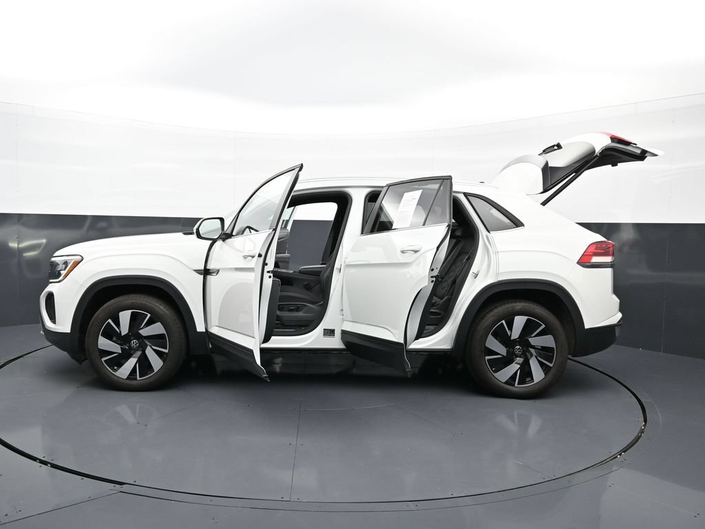 Used 2025 Volkswagen Atlas Cross Sport SE FWD image 50