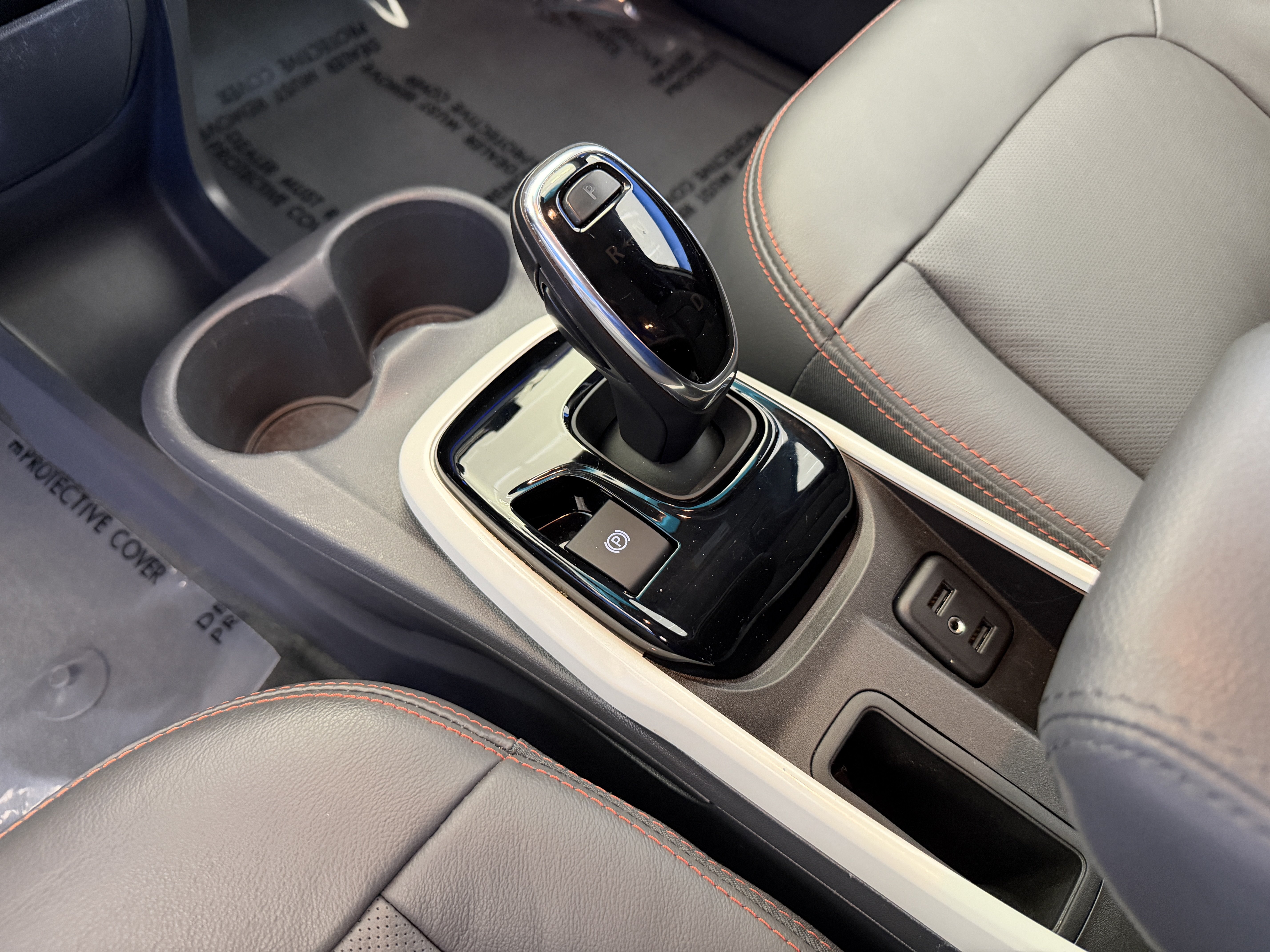 Used 2020 Chevrolet Bolt Premier w/ Infotainment Package FWD image 22