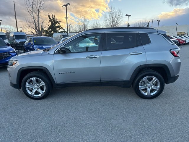 Used 2024 Jeep Compass Latitude image 2