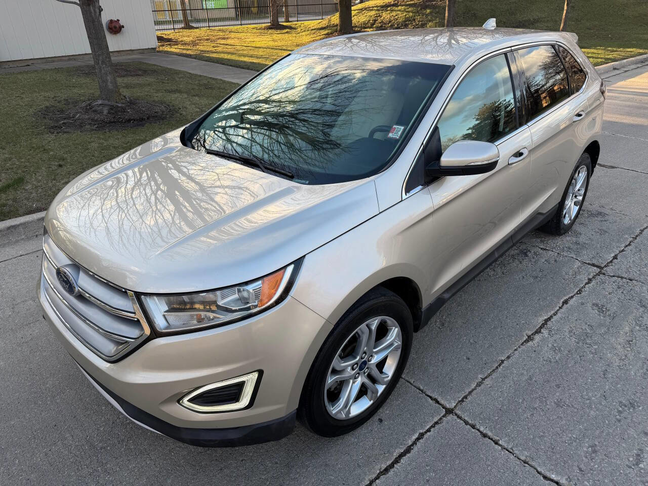 Used 2018 Ford Edge Titanium w/ Ford Safe & Smart Package image 10