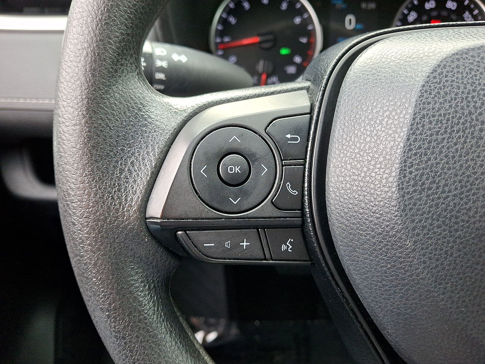 Used 2019 Toyota RAV4 LE w/ All Weather Liner Package AWD/4WD image 17