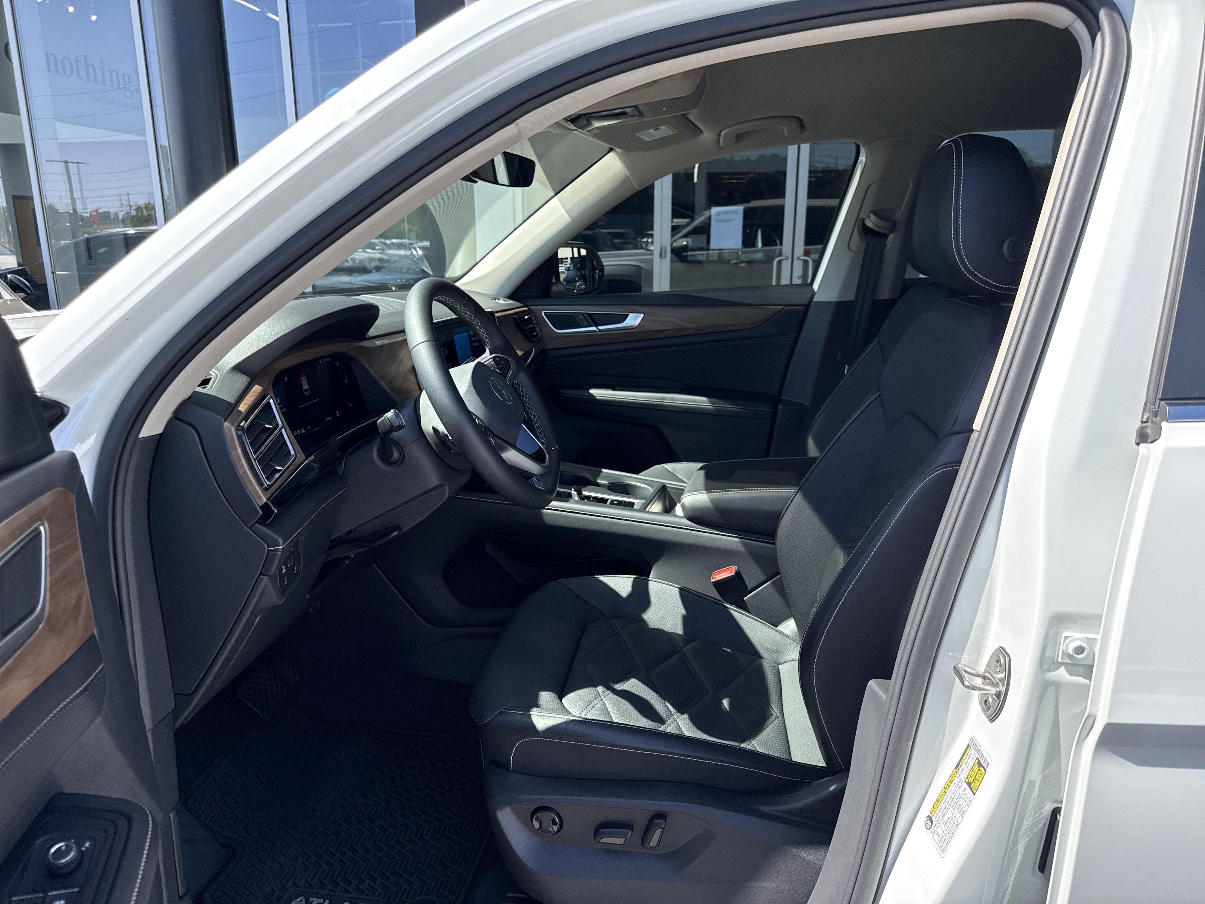 Used 2024 Volkswagen Atlas SE FWD image 10