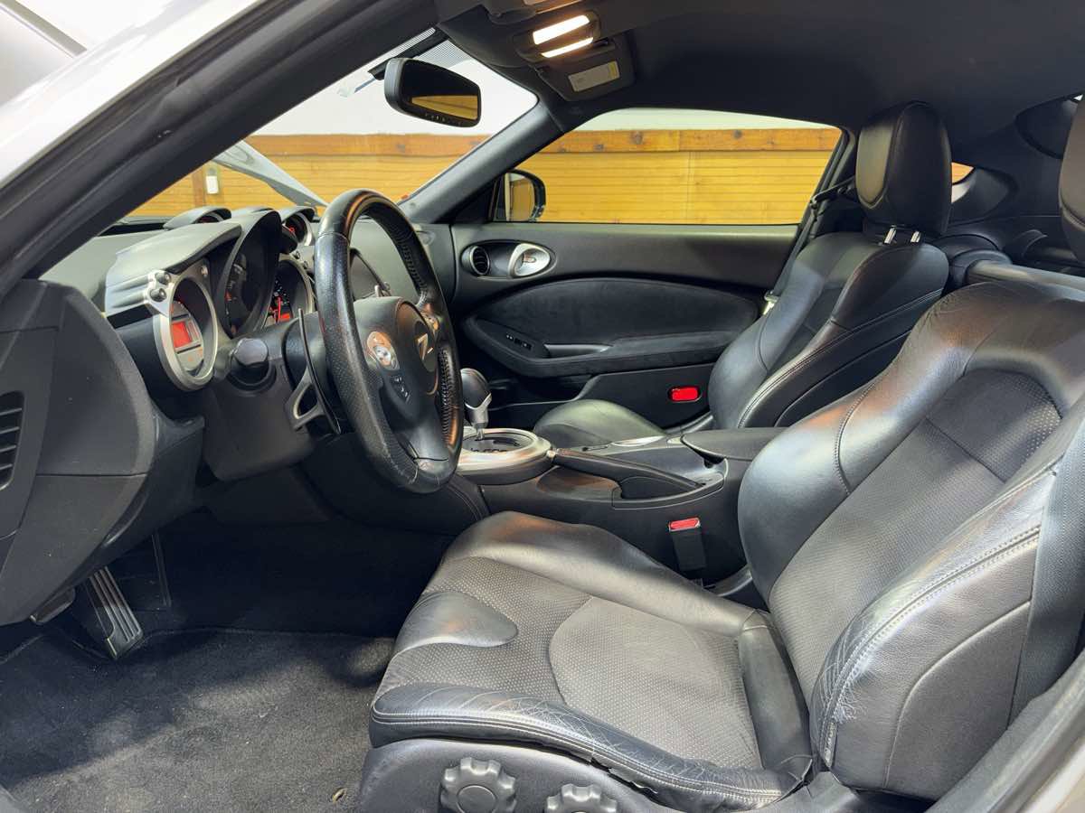 Used 2009 Nissan 370Z Touring w/ Sport Pkg image 15